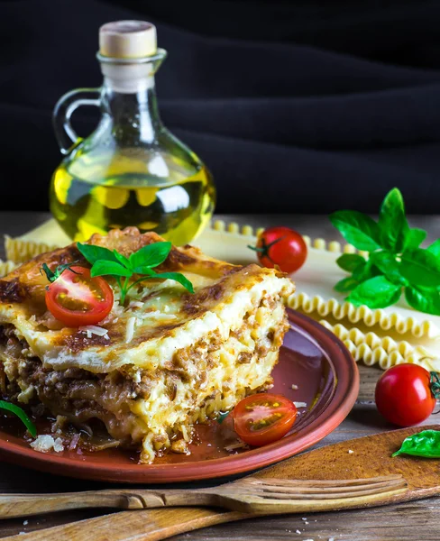 Lasagnes italiennes et fromage parmesan — Photo