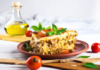 İtalyan lazanya ve parmesan peyniri