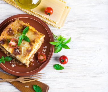 İtalyan lazanya ve parmesan peyniri