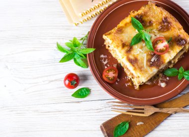 İtalyan lazanya ve parmesan peyniri