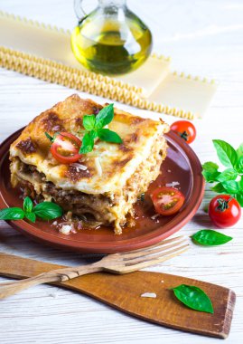 İtalyan lazanya ve parmesan peyniri