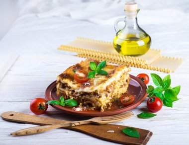 İtalyan lazanya ve parmesan peyniri