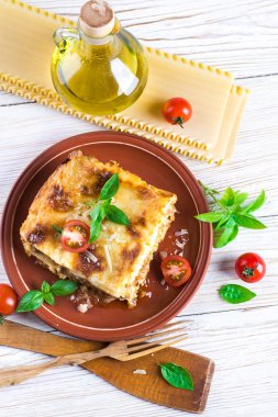 İtalyan lazanya ve parmesan peyniri