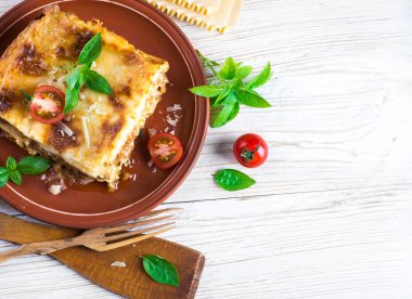 İtalyan lazanya ve parmesan peyniri