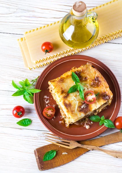 İtalyan lazanya ve parmesan peyniri