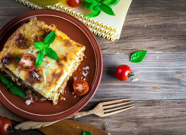 Lasanha italiana e queijo parmesão — Fotografia de Stock