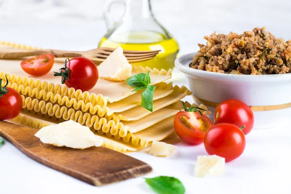 Lasagnes italiennes et fromage parmesan — Photo