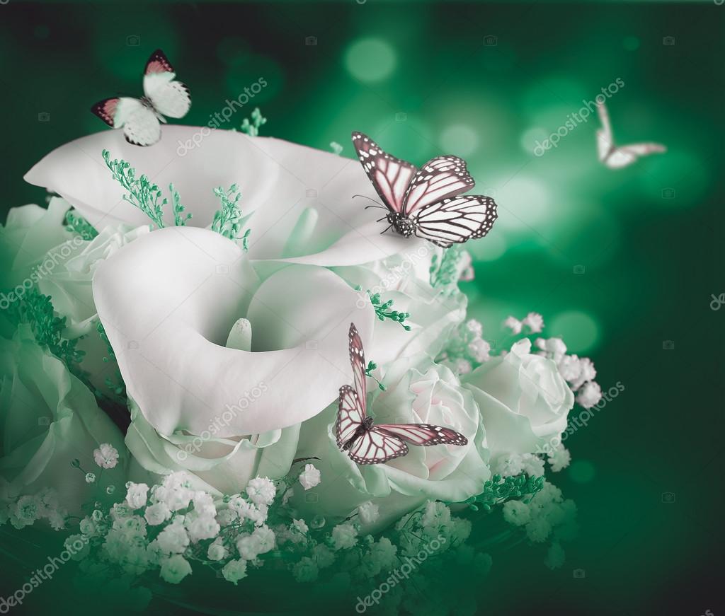 Smukke blomster og sommerfugle — Stockfoto © seqoya #91434132, image size:1024x871