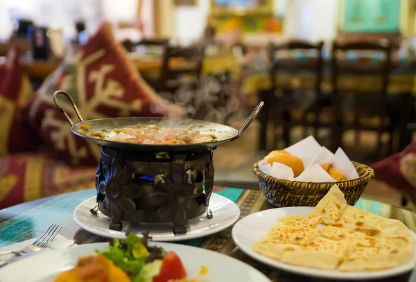 Kebab tradicional turco con verduras — Foto de Stock