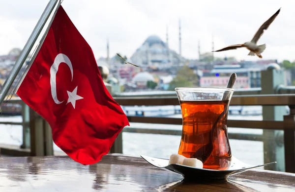 Taza de té y bandera —  Fotos de Stock