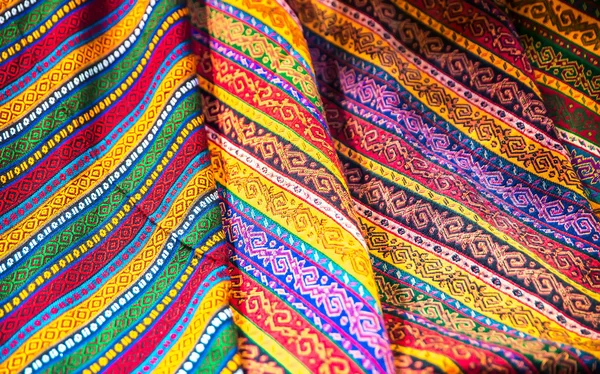 Textil och konfektion på basaren — Stockfoto