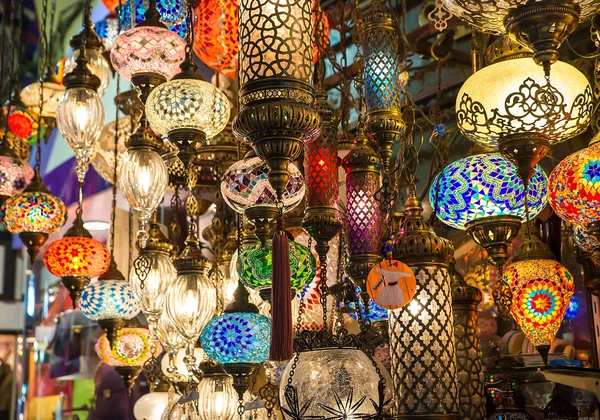 Lâmpadas multi-coloridas em estilo Oriental — Fotografia de Stock