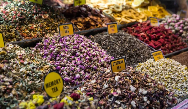 Especias, tés en el bazar — Foto de Stock