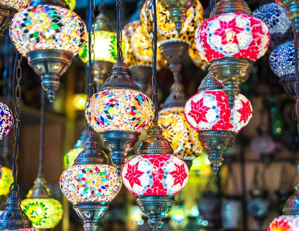 Multi-gekleurde lampen in de oosterse stijl Stockfoto