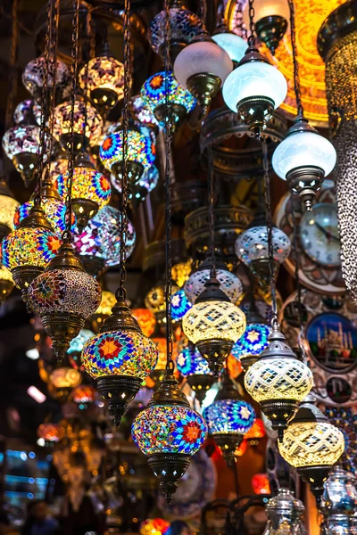Wielobarwne lampy w stylu orientalnym — Zdjęcie stockowe