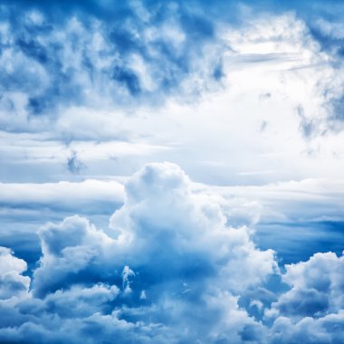 Güzel mavi gökyüzü