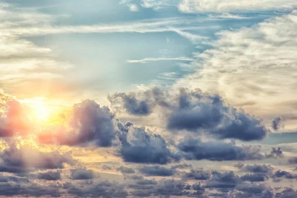 Schöner orangefarbener Sonnenaufgang — Stockfoto