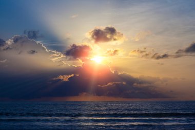 Güzel turuncu gündoğumu