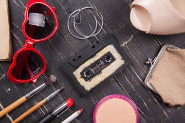 Moda kozmetik masada