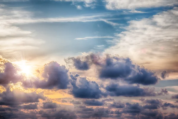 Schöne blaue Himmel Hintergrund — Stockfoto