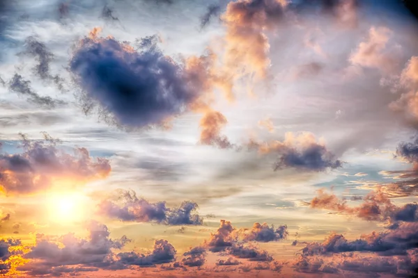 Schöne blaue Himmel Hintergrund — Stockfoto