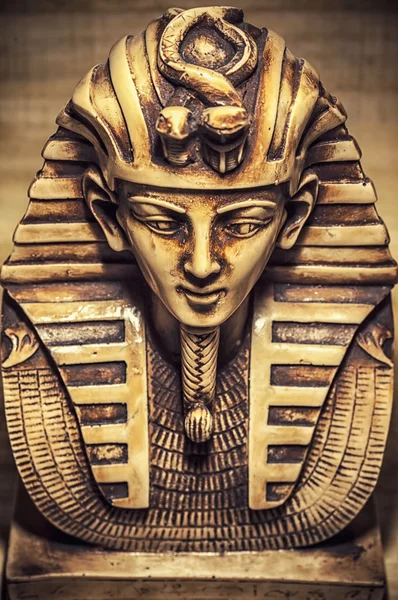 Pharaoh tutankhamen figurine — Stock Photo, Image