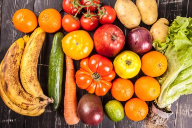 Çeşitli ham organik sebze ile kompozisyon