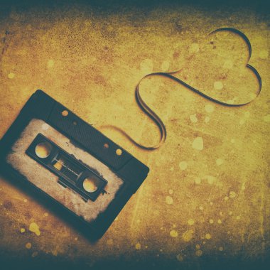 Manyetik bant ile ses kaseti 