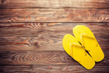 Sarı flip flop
