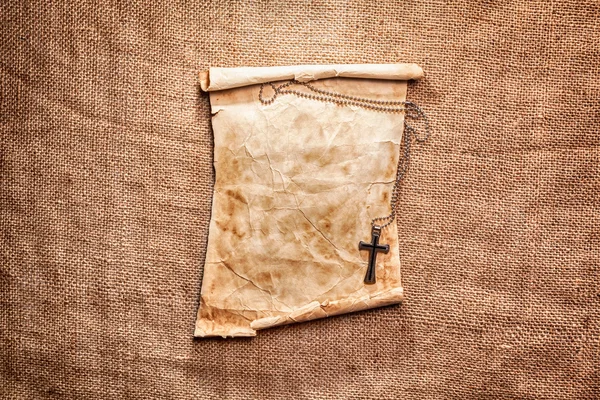 Primer plano de la cruz cristiana de plata — Foto de Stock