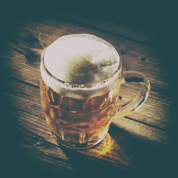 Korsó sör a táblázat — Stock Fotó
