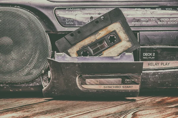 Gamla kassettband och spelare — Stockfoto