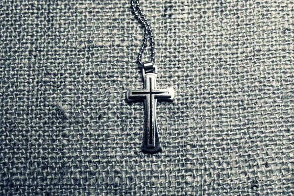 Close-up van zilveren christelijke kruis — Stockfoto