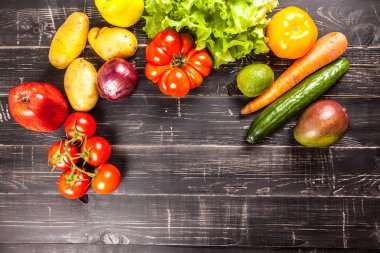 Çeşitli ham organik sebze ile kompozisyon