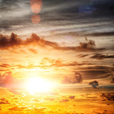 Hint Okyanusu'nda gündoğumu