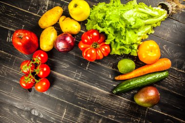 Çeşitli ham organik sebze ile kompozisyon