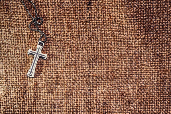 Крупним планом срібло християнського Хреста — стокове фото