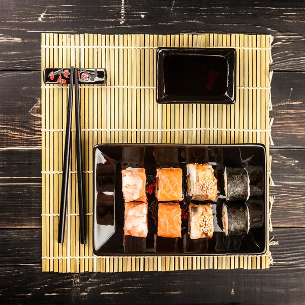 Conjunto de rolos de sushi — Fotografia de Stock