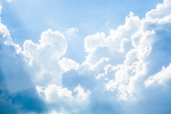 Céu azul bonito — Fotografia de Stock