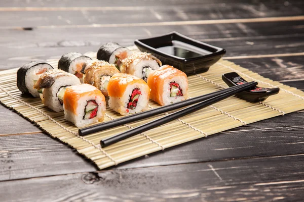 Sushi rolt set — Stockfoto