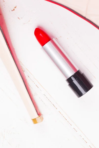 Rød læbestift med sko - Stock-foto