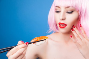 güzel kız suşi yemek 