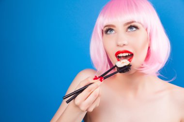 güzel kız suşi yemek 