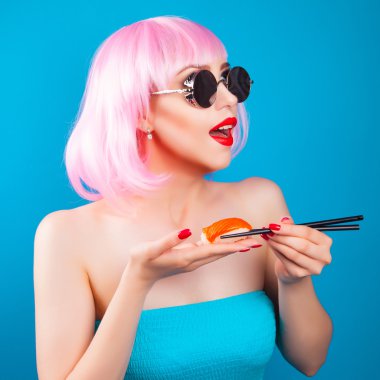 güzel kız suşi yemek 