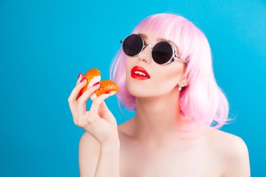 güzel kız suşi yemek 