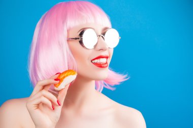 güzel kız suşi yemek 