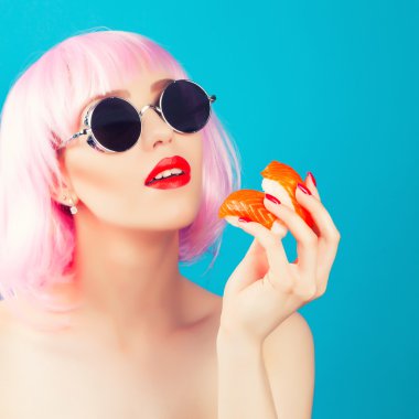 güzel kız suşi yemek 