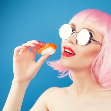 güzel kız suşi yemek 