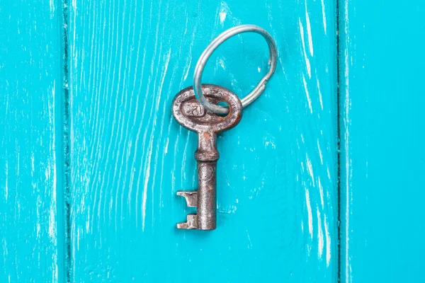 Stary klucz na tle — Zdjęcie stockowe
