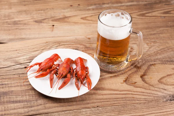 Cangrejos rojos cocidos con cerveza — Foto de Stock